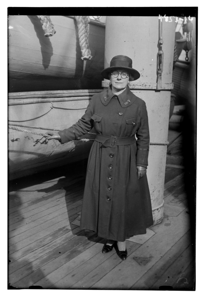 Woman on ship LCCN2014708537