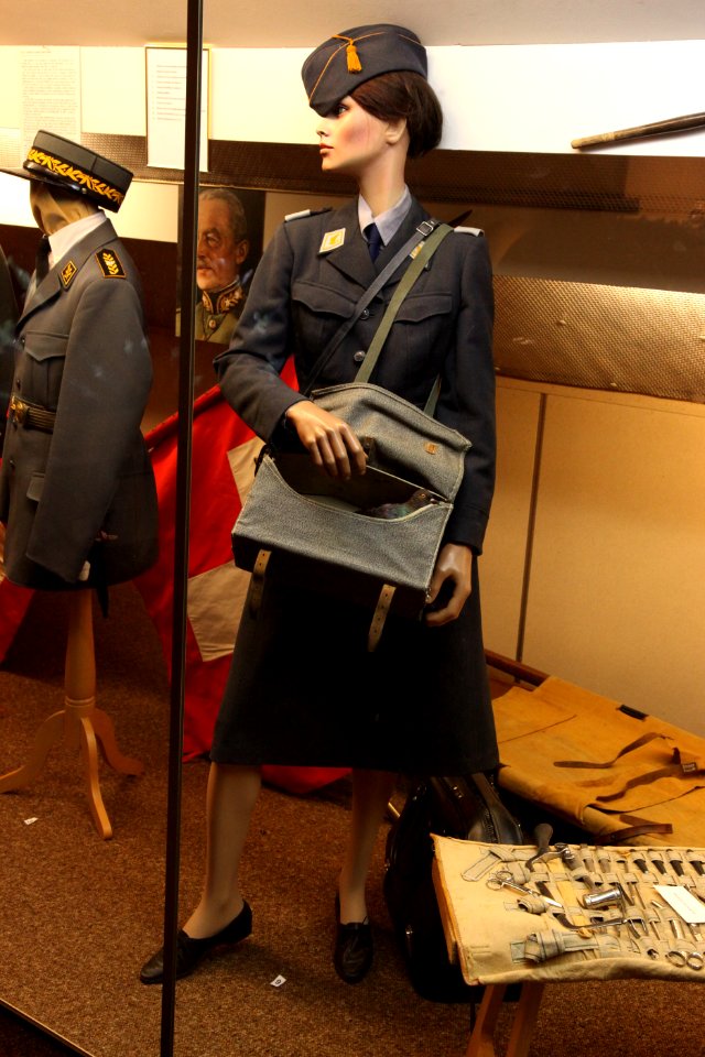 Woman auxiliary of the pigeon service of the Swiss Army at MGG-IMG 0106
