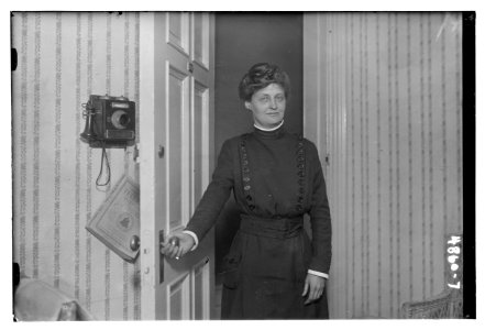 Woman LCCN2014708561