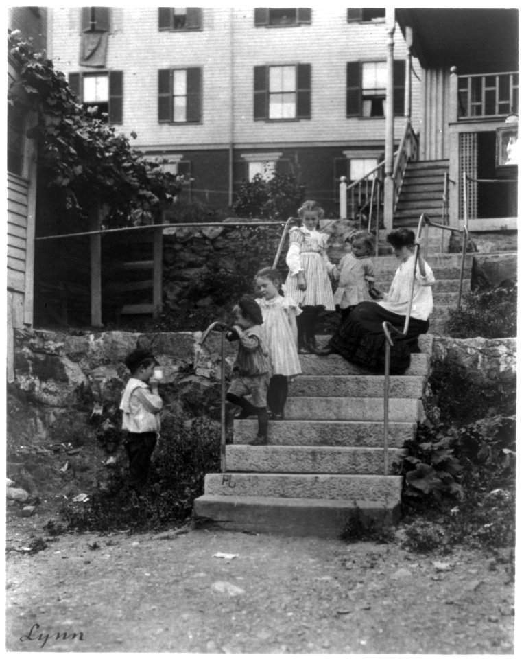 Woman on steps with 5 children, Lynn, Mass. LCCN2006681288