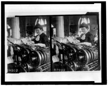 Woman operating machinery at the Bureau of Engraving and Printing LCCN2006692626