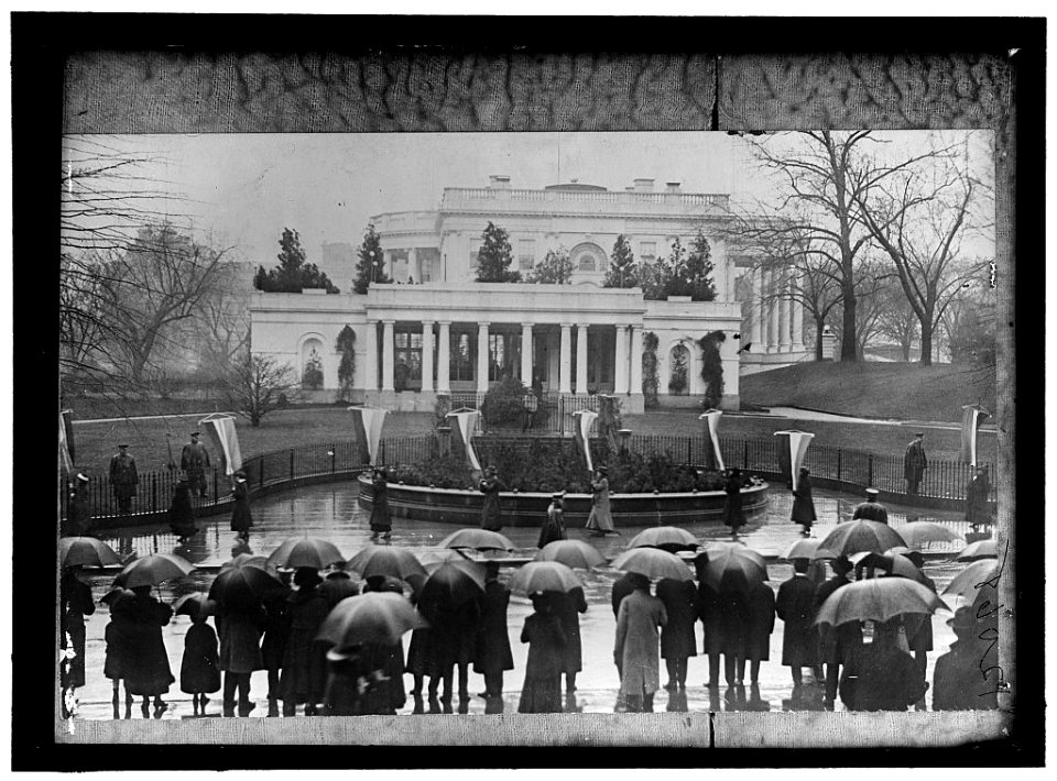 WOMAN SUFFRAGE PICKET PARADE LCCN2016868862