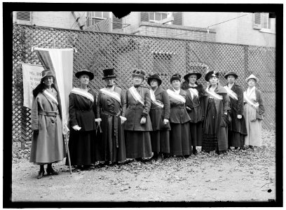 WOMAN SUFFRAGE PICKETS LCCN2016868603