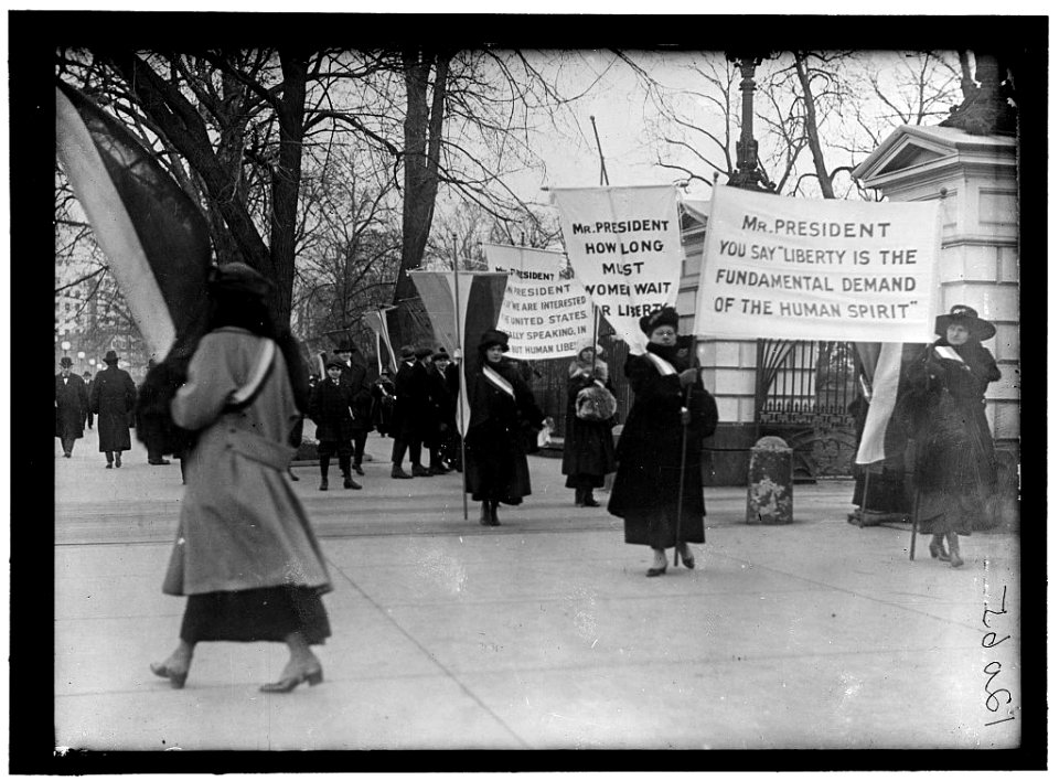 WOMAN SUFFRAGE PICKET PARADE LCCN2016868860