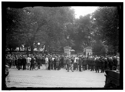 WOMAN SUFFRAGE RIOT AT WHITE HOUSE GATE LCCN2016867954