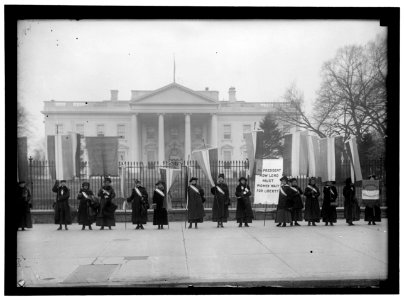 WOMAN SUFFRAGE PICKETS AT WHITE HOUSE LCCN2016867199