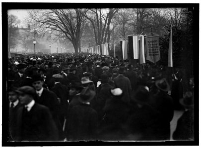 WOMAN SUFFRAGE PICKETS LCCN2016868598
