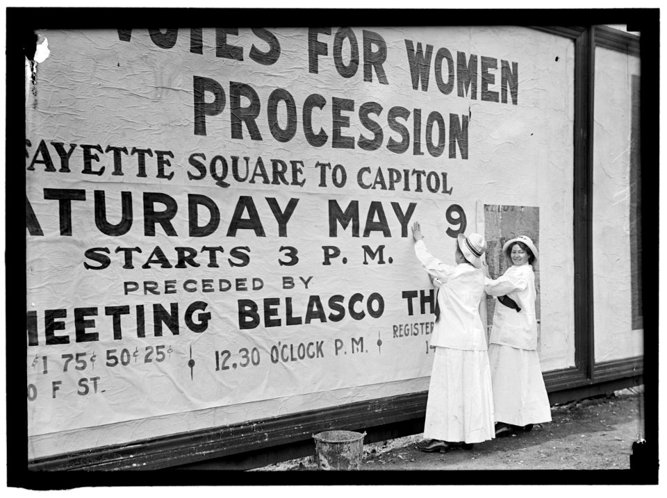 WOMAN SUFFRAGE. AT WHITE HOUSE WITH BANNERS LCCN2016865181