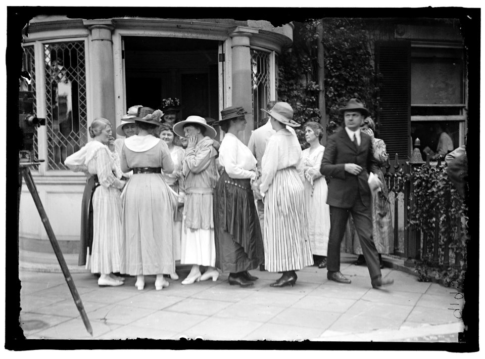 WOMAN SUFFRAGE. GROUPS AT HEADQUARTERS LCCN2016868145