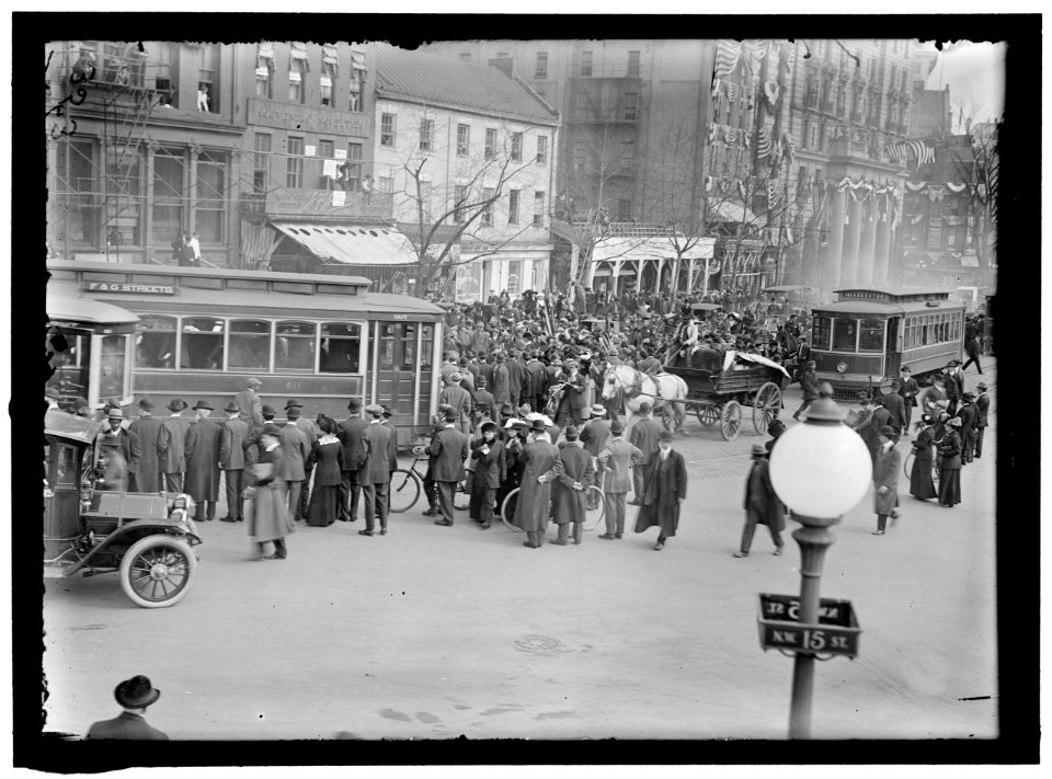 WOMAN SUFFRAGE. HIKERS ARRIVING FROM NEW YORK LCCN2016864346