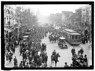 WOMAN SUFFRAGE. HIKERS ARRIVING FROM NEW YORK LCCN2016864353