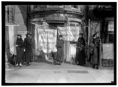 WOMAN SUFFRAGE. MINNESOTA GROUP AT HEADQUARTERS LCCN2016867282
