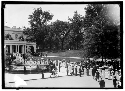 WOMAN SUFFRAGE. FED. OF WOMAN'S CLUBS DELEGATION AT WHITE HOUSE LCCN2016865682