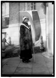 WOMAN SUFFRAGE. PICKETS AT WHITE HOUSE LCCN2016867537 photo