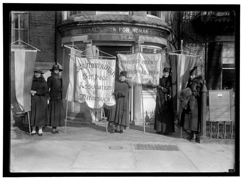 WOMAN SUFFRAGE. MINNESOTA GROUP AT HEADQUARTERS LCCN2016867283
