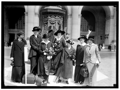 WOMAN SUFFRAGE. FIRST GROUP IN POLITICAL CAMPAIGN- ROSE WINSLOW, LUCY BURNS, TO CALIFORNIA; DORIS STEVENS, RUTH ASTOR NOYES, TO COLORADO; ANNA McGUE TO WASHINGTON; JANE PINCUS, JESSIE H. LCCN2016865765