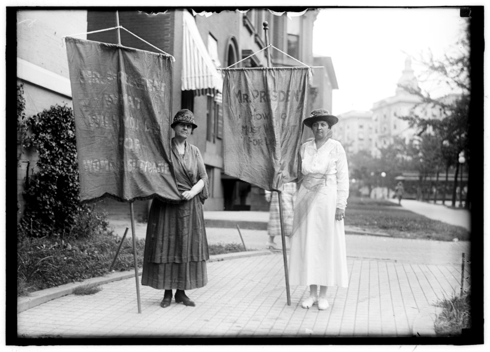 WOMAN SUFFRAGE. SUFFRAGETTES WITH BANNERS LCCN2016869478