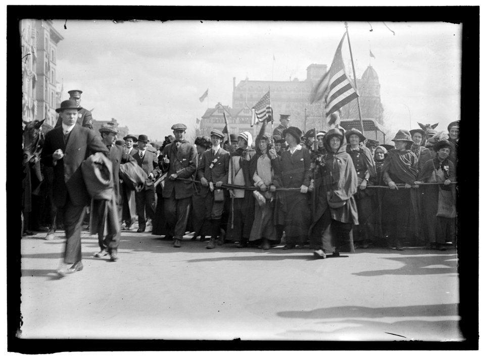 WOMAN SUFFRAGE. HIKERS ARRIVING FROM NEW YORK LCCN2016864348
