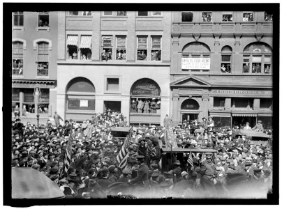WOMAN SUFFRAGE. HIKERS ARRIVING FROM NEW YORK LCCN2016864358