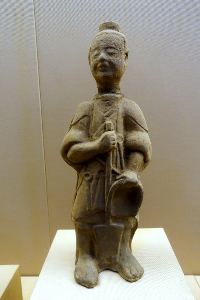 Woman with broom and dustpan, China, unearthed at Cuiping Mountain, Yibin City, Sichuan, Eastern Han dynasty, 25-220 AD, ceramic - Sichuan Provincial Museum - Chengdu, China - DSC04760