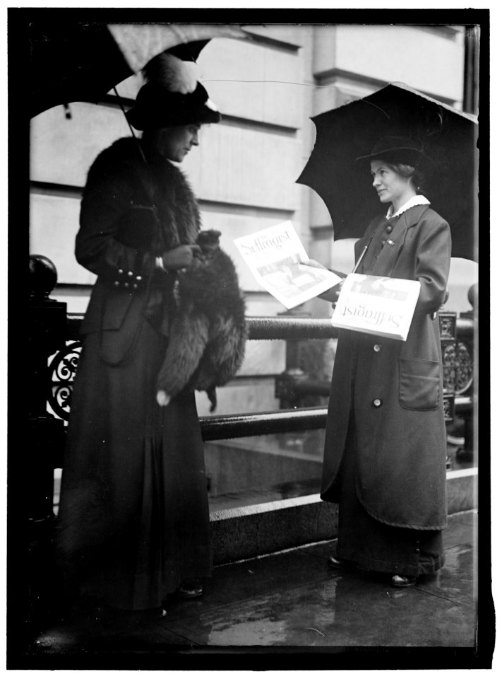 WOMAN SUFFRAGE. SELLING 'THE SUFFRAGIST' LCCN2016865176