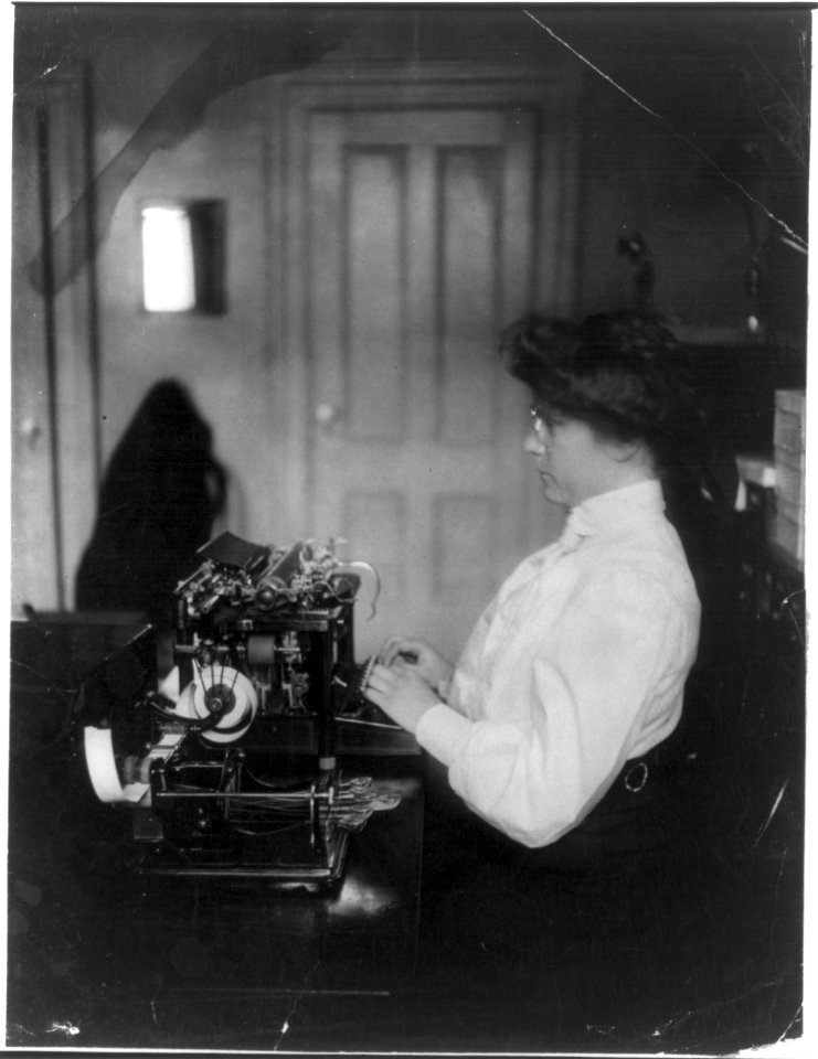 Woman typist LCCN2013647253