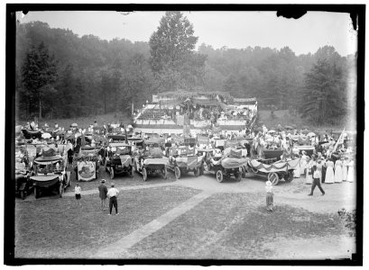 WOMAN SUFFRAGE. MARCH TO SENATE LCCN2016864781 photo