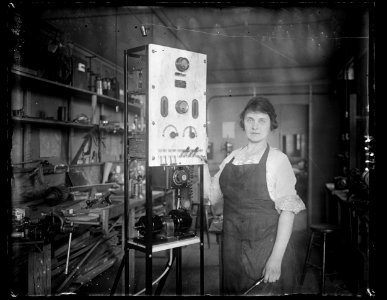 Woman with scientific instrument LCCN2016891089
