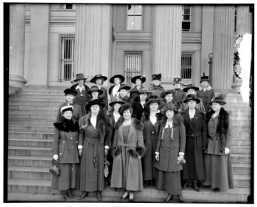 Woman's Liberty Loan Committee LOC hec.13715