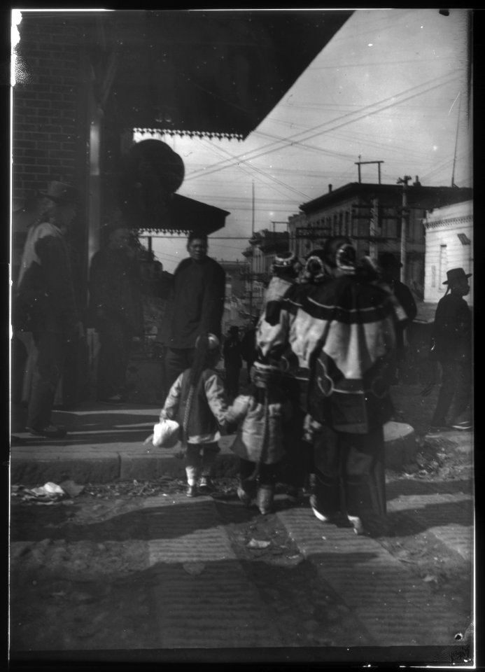 Women and children crossing a street, Chinatown, San Francisco LOC agc.7a55038
