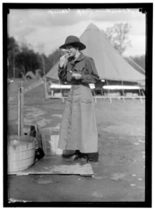 WOMAN'S NATIONAL SERVICE SCHOOL, UNDER WOMAN'S SECTION, NAVY LEAGUE. REVIEW LCCN2016867313