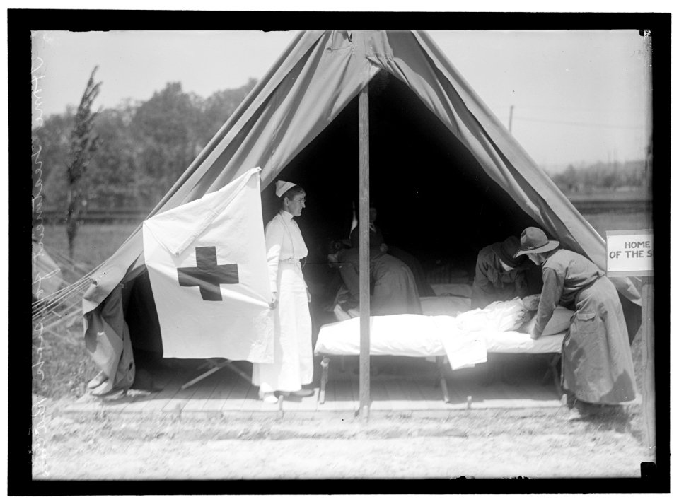 WOMAN'S NATIONAL SERVICE SCHOOL, UNDER WOMAN'S SECTION, NAVY LEAGUE. INST. BY RED CROSS IN HOME CARE OF SICK LCCN2016867291