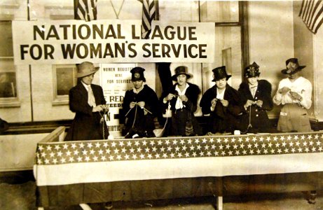 Women of National League for Women’s Service (NLWS) knitting, WWI (29845574096)