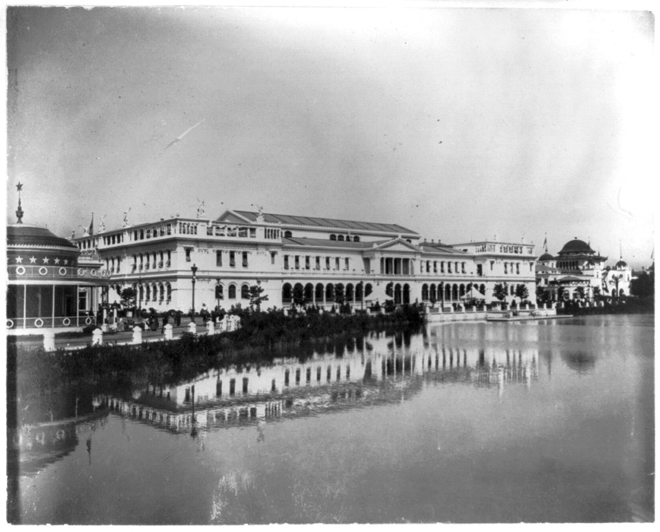 Woman's Building, World Columbian Exposition, Chicago, Ill. View from across water LCCN2003675041