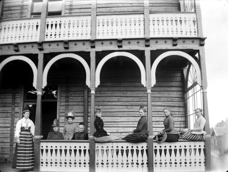 Women at Tonsåsen Sanatorium by Carl Curman