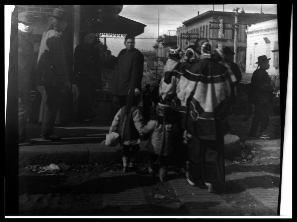 Women and children crossing a street, Chinatown, San Francisco LOC agc.7a55037