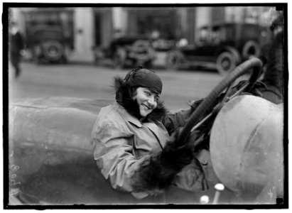 WOMEN AUTO RACERS. MISS ELINOR BLEVINS LCCN2016865824