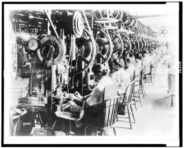 Women assembling cartridges, in Remington Arms Union Metallic Cartridges Co., Inc., Bridgeport, Conn. LCCN94506158