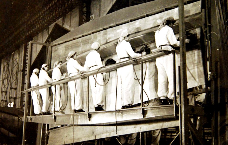 Women factory workers assemble French aircraft wings, France WWII (34340677401)