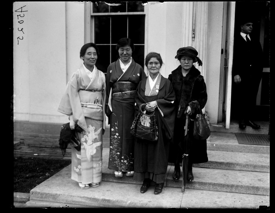 Women delegates, who are attending the WCTC Convention in Phila., at White House. Left to right- Mrs. K. Itof, Tokyo; Miss Uta Haryaski, Osaki, Japan; Miss Aikawa, Korea; and Miss O. LCCN2016891826