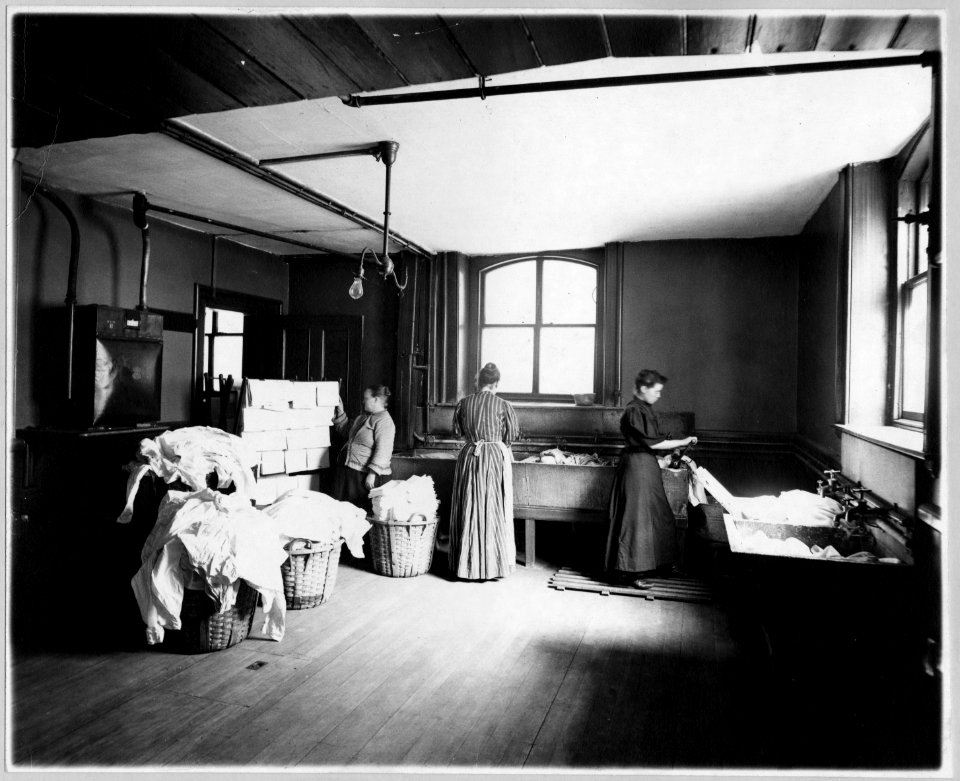 Women at work in an unidentified laundry, possibly in Boston LCCN2004673394