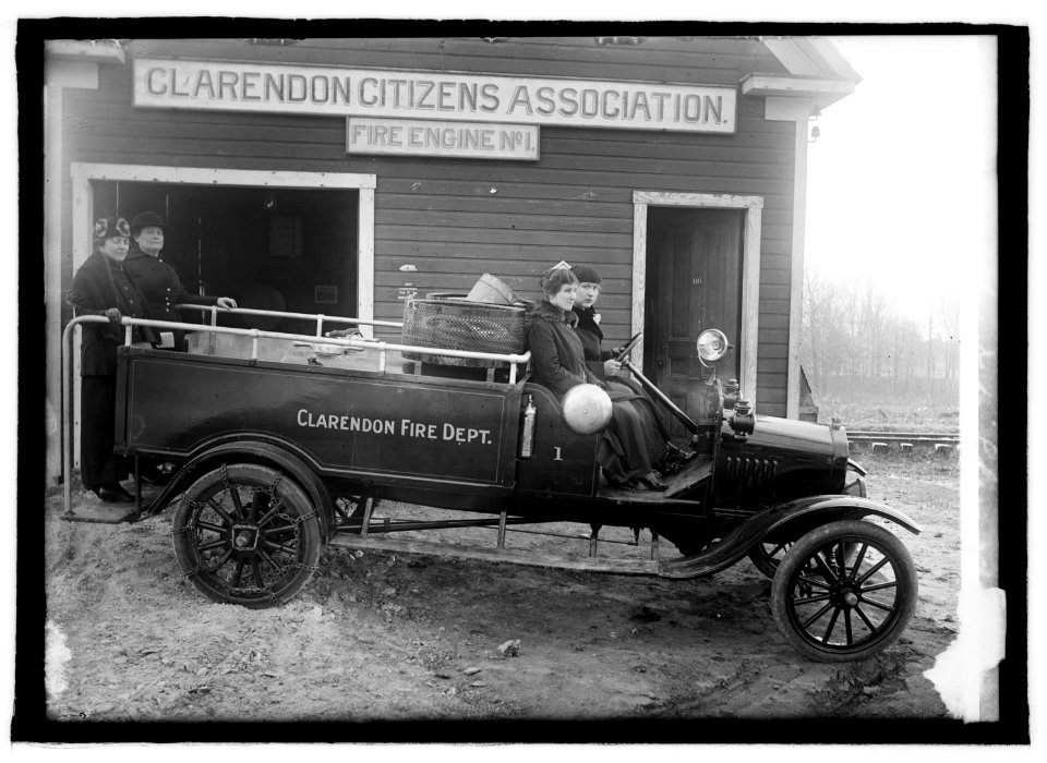 Women Fire Dept., Clarendon, Va. LCCN2016821922