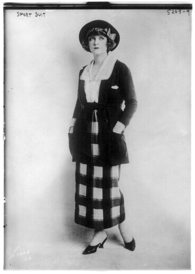 Women modeling clothing LCCN2002698498