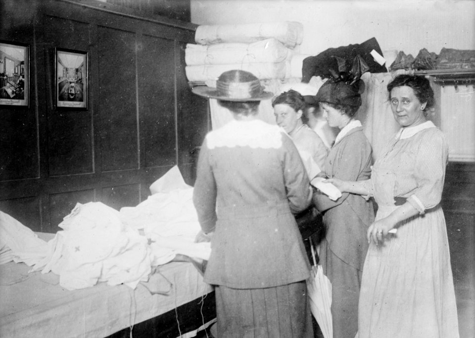 Women of Red Cross, Paris (LOC)