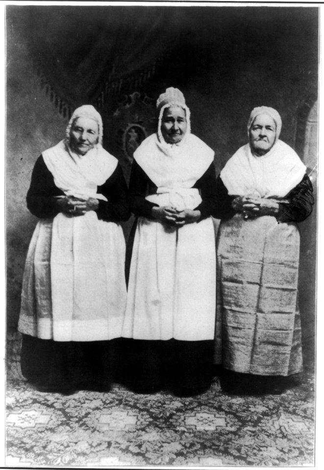 Women of the Schwenkfelder sect, possibly in Pennsylvania LCCN2012649615
