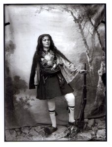 Woman-Greek-Macedonian-Struggle-Papazoglou