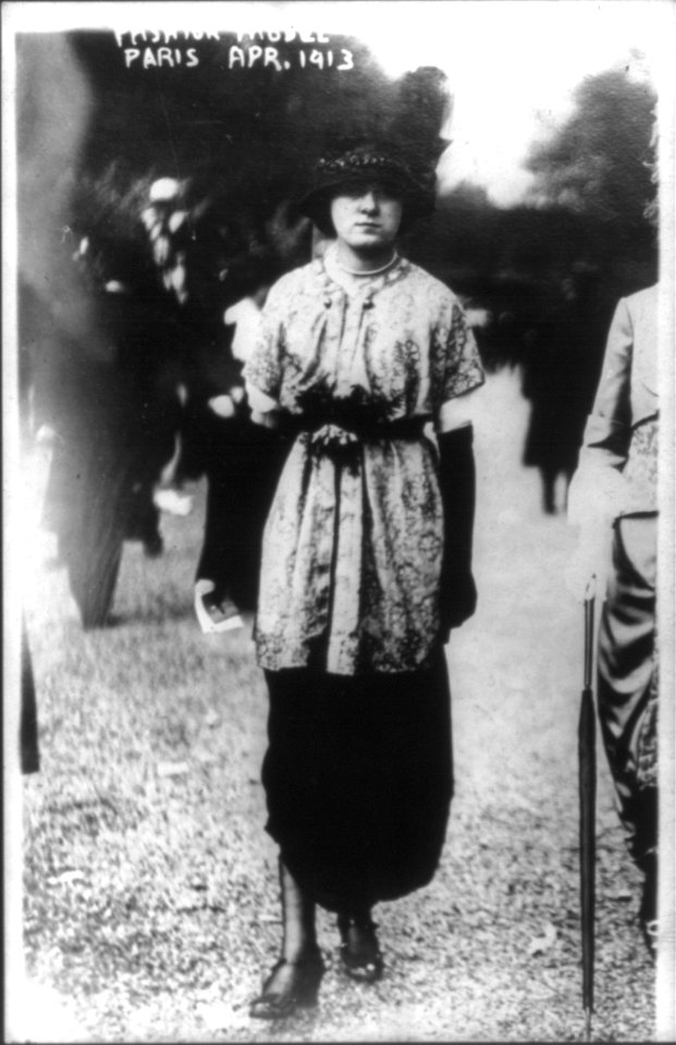 Women's fashions- Paris, Apr. 1913 LCCN2004682018