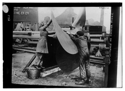 Women working on propeller, Eng. (i.e. England) LCCN2014706008