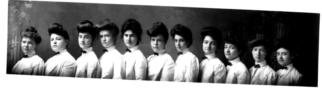 Women's group portrait 1903 (3199630431) photo