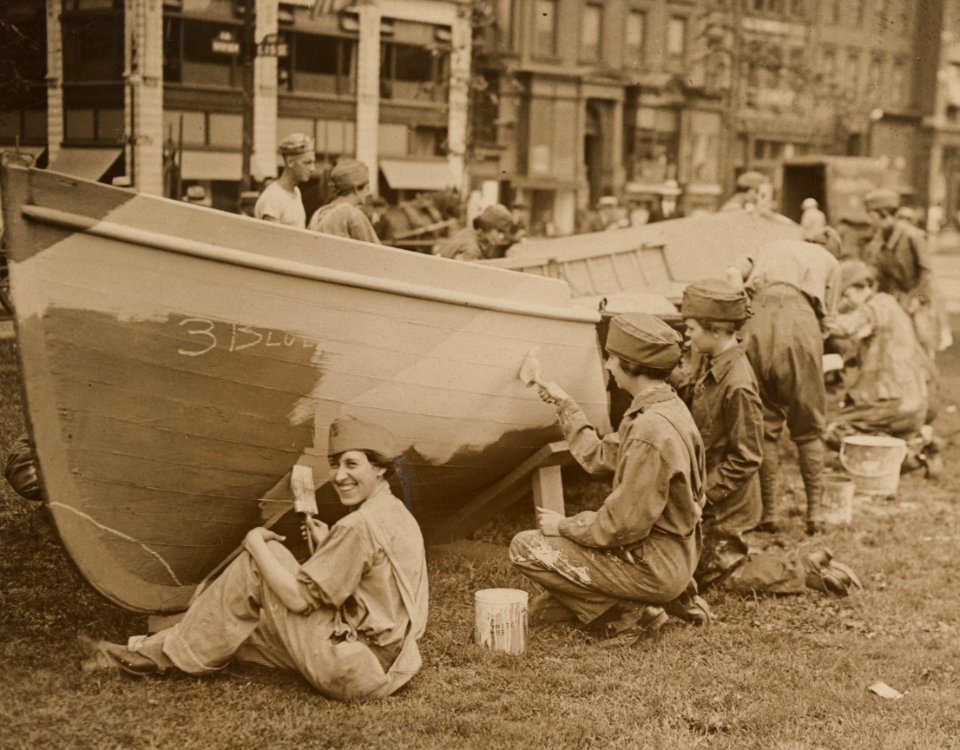 Women's Reserve Camouflage Corps in Union Square disappearing a ship